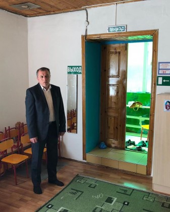 Глава Агульского района Закир Каидов посетил образовательные учреждения и ФАП в с. Дулдуг.