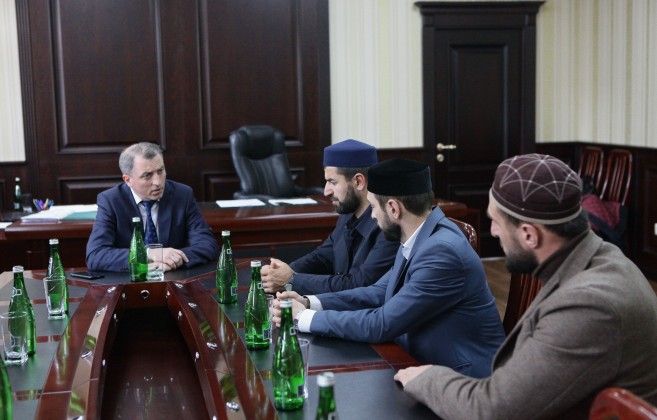Глава МО "Агульский район" Закир Каидов провёл встречу с представителями ДУМД